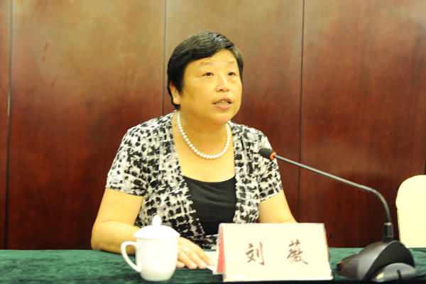 刘薇主持结业典礼张以林讲话刘树峰总结发言为学员颁发结业证书全体